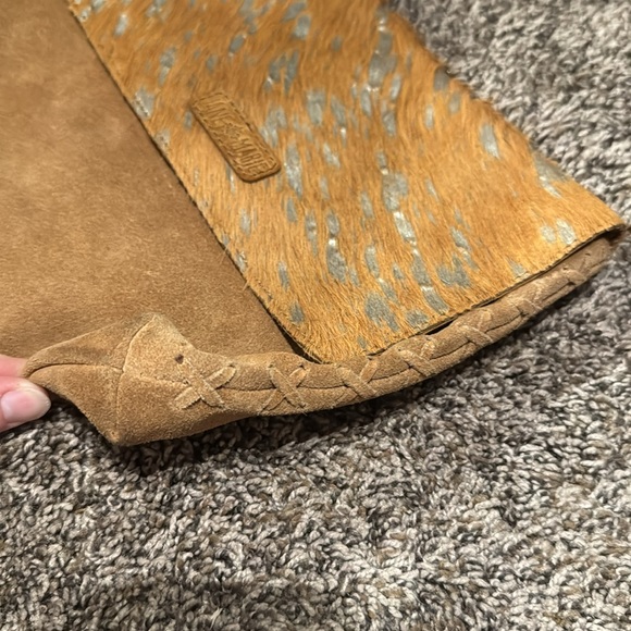 COWHIDE CROSSBODY - Picture 5 of 9